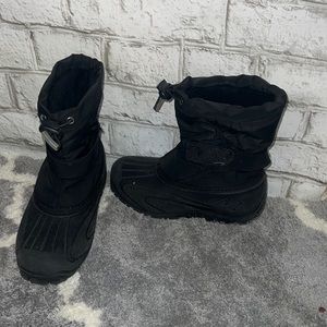 Snow boots
